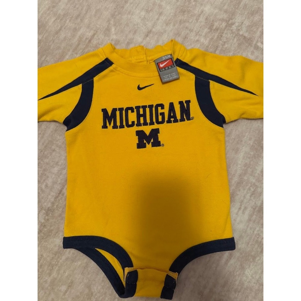 Nike Team Michigan Wolverines Long Sleeve Bodysuit Yellow Navy Blue Infant 3-6M - Picture 2 of 4